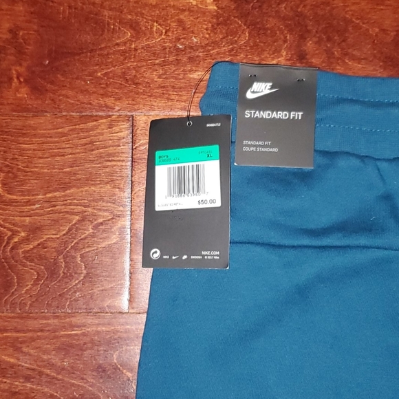 Too small - Picture 2 of 3